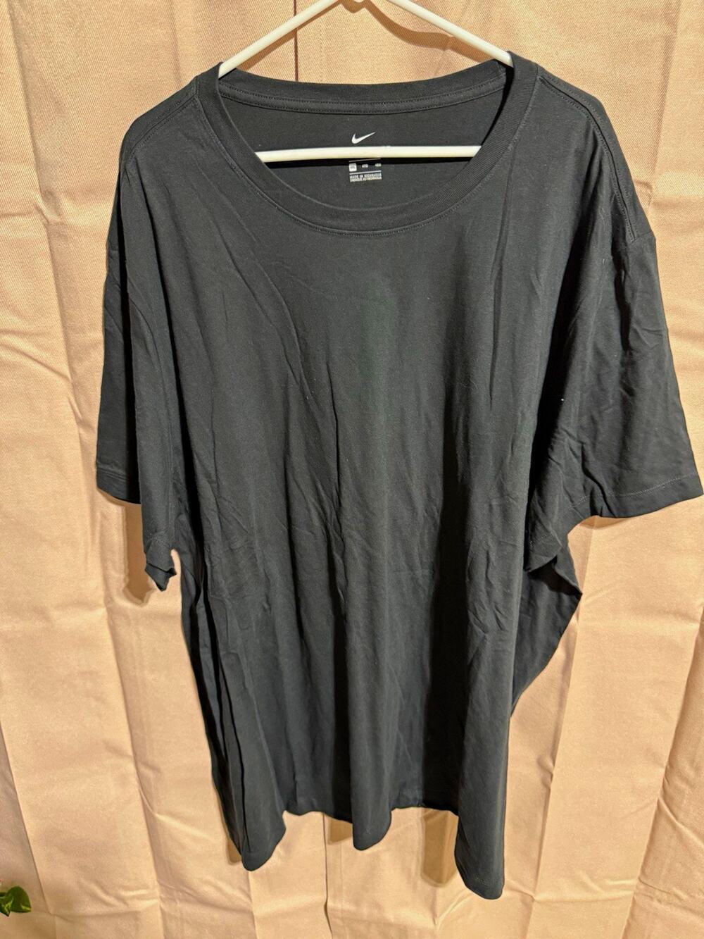 Nike The Nike Tee Men's Solid Black Crew Neck Short Sleeve T-Shirt 4XL